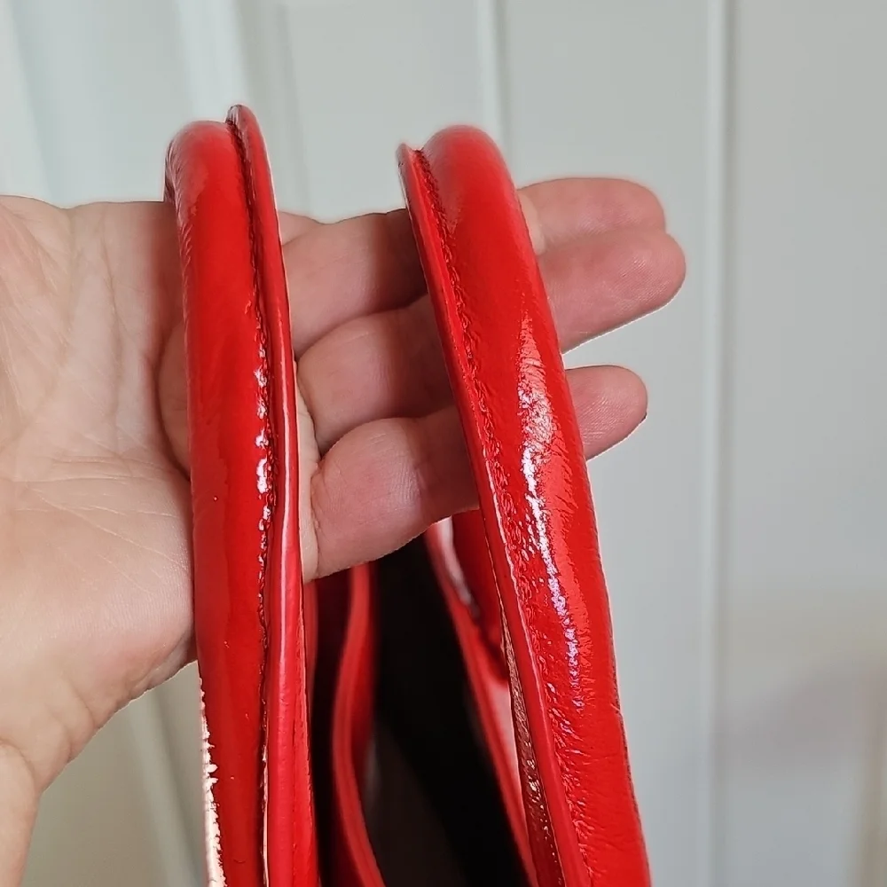 Kate Spade NWOT Fanfare Brette Scarlet Liquid Patent 2-Way Bag  Storybook Lining